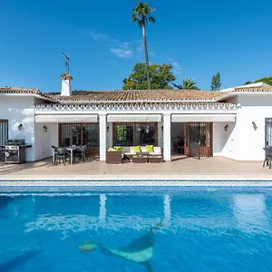 Casa La Concha - Luxury 6 Bedroom In Marbella, Beautiful Mountain View, Heated Swimming Pool, 15min Walk To Puerto Banus Beaches, Sleeps Up To 12 Marbella